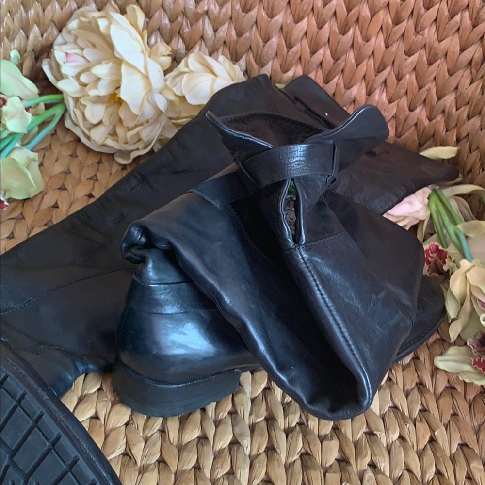 Boots - Picture 7 of 10